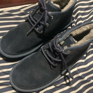 I’m selling men Ugg boots